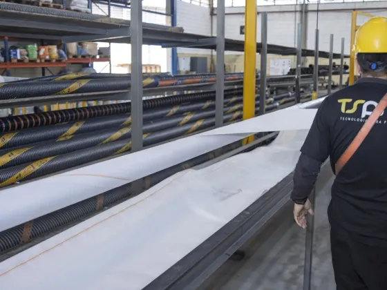 Estoque de mangueiras industriais na fábrica da TSPro